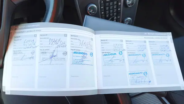 Volvo V40 Cross Country 2015 - 6990 EUR, 315000 km - AUTO.MOTO.pt - 315000km - foto 16 de 22