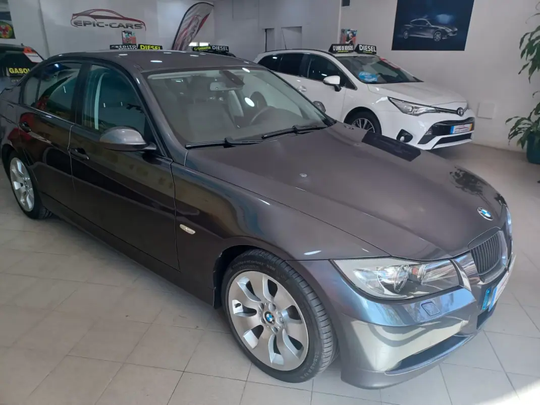 BMW 318 2008 - 9390 EUR, 172104 km - 172104km - foto 9 de 37