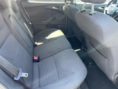 Ford Focus 2015 - 8900 EUR, 137000 km - AUTO.MOTO.pt - 137000km - foto 10 de 13