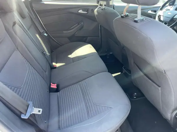 Ford Focus 2015 - 8900 EUR, 137000 km - AUTO.MOTO.pt - 137000km - foto 10 de 13