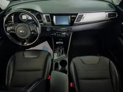 Kia Niro 2017 - 15750 EUR, 75577 km - AUTO.MOTO.pt - 75577km - foto 6 de 10