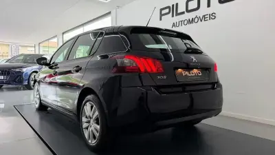 Peugeot 308 2019 - 15990 EUR, 117723 km - AUTO.MOTO.pt - 117723km - foto 6 de 23