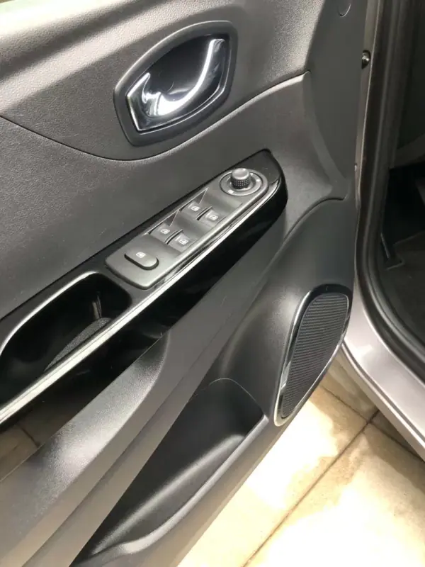 Renault Captur 2017 - 10900 EUR, 116000 km - 116000km - foto 19 de 32