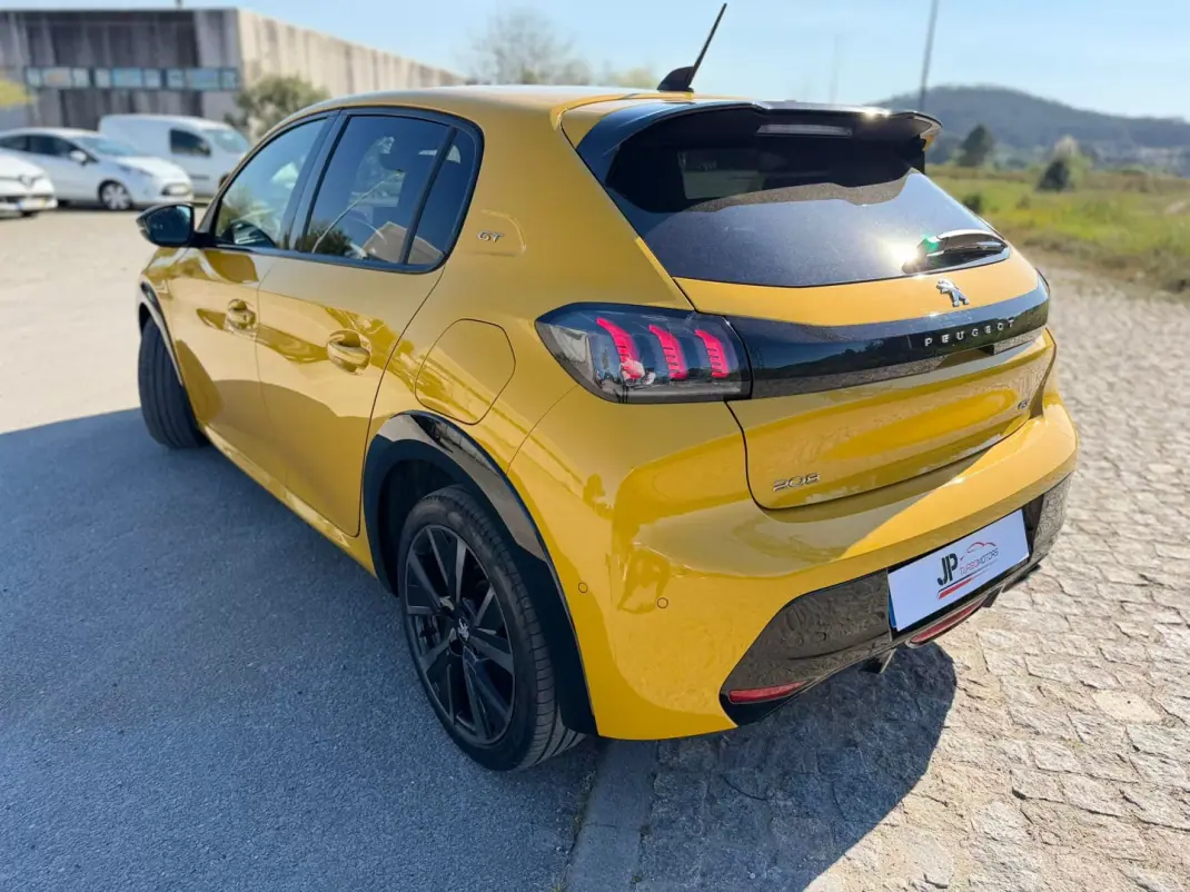 Peugeot 208 2022 - 16900 EUR, 69600 km - AUTO.MOTO.pt - 69600km - foto 8 de 21