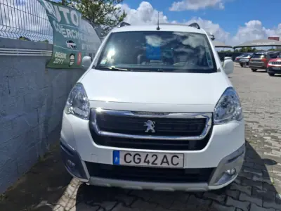 Peugeot Partner 2017 - 10800 EUR, 105000 km - AUTO.MOTO.pt - 105000km - foto 3 de 14