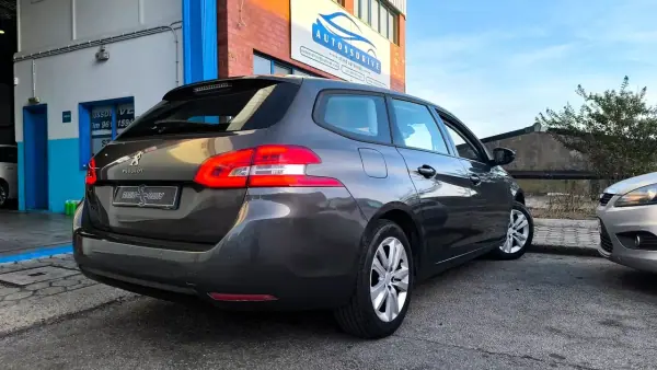 Peugeot 308 SW 2018 - 9900 EUR, 175000 km - AUTO.MOTO.pt - 175000km - foto 2 de 16