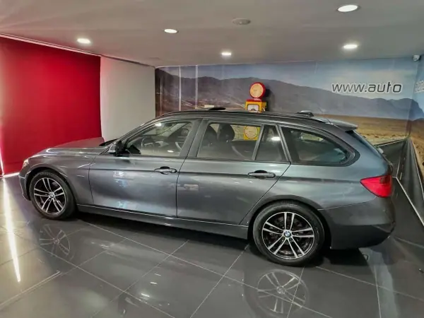 BMW 318 2013 - 14500 EUR, 225000 km - AUTO.MOTO.pt - 225000km - foto 2 de 16