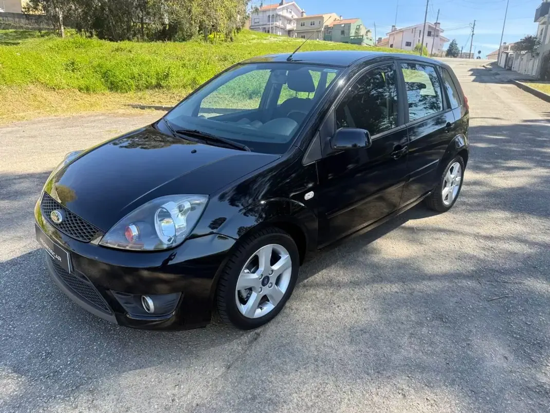 Ford Fiesta 2008 - 5700 EUR, 82000 km - AUTO.MOTO.pt - 82000km - foto 1 de 23
