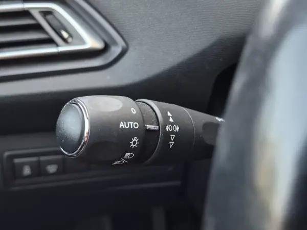 Peugeot 308 SW 2016 - 10490 EUR, 123507 km - 123507km - foto 18 de 28