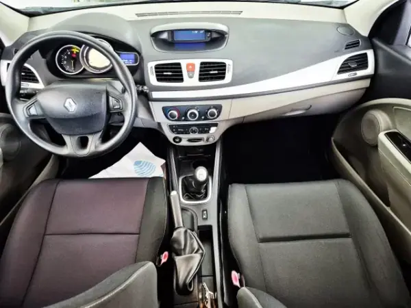 Renault Mégane Break 2011 - 6250 EUR, 325000 km - AUTO.MOTO.pt - 325000km - foto 4 de 6