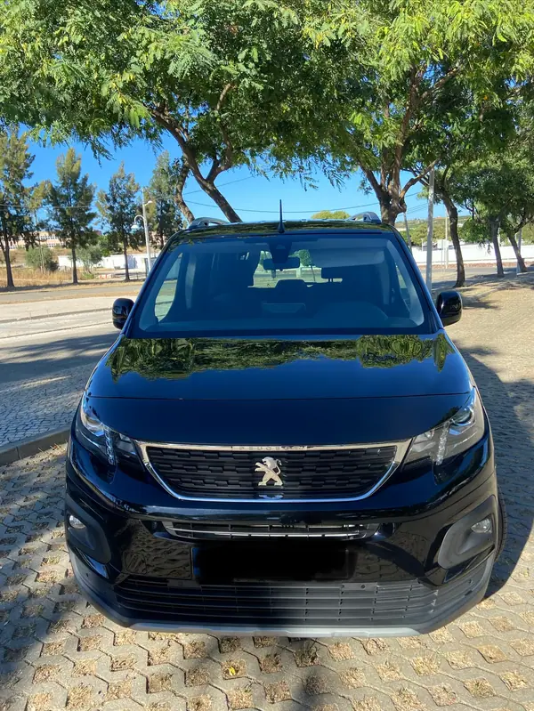 Peugeot Rifter 2019 - 19500 EUR, 110000 km - AUTO.MOTO.pt - 110000km - foto 2 de 11