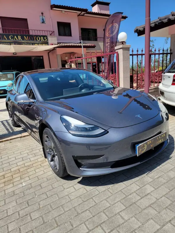 Tesla Model 3 2020 — foto 2 de 14