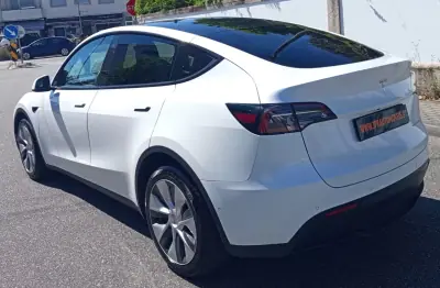Tesla Model Y 2022 - 35750 EUR, 78615 km - AUTO.MOTO.pt - 78615km - foto 5 de 21