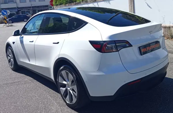Tesla Model Y 2022 - 35750 EUR, 78615 km - AUTO.MOTO.pt - 78615km - foto 5 de 21
