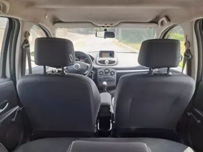 Renault Clio 2011 - 6500 EUR, 180000 km - AUTO.MOTO.pt - 180000km - foto 10 de 12