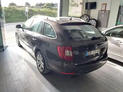 Skoda Superb 2010 - 9950 EUR, 295355 km - AUTO.MOTO.pt - 295355km - foto 7 de 8