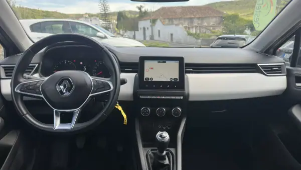 Renault Clio 2023 - 15900 EUR, 68000 km - AUTO.MOTO.pt - 68000km - foto 8 de 21