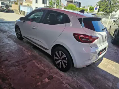 Renault Clio 2023 - 11999 EUR, 115000 km - AUTO.MOTO.pt - 115000km - foto 5 de 14