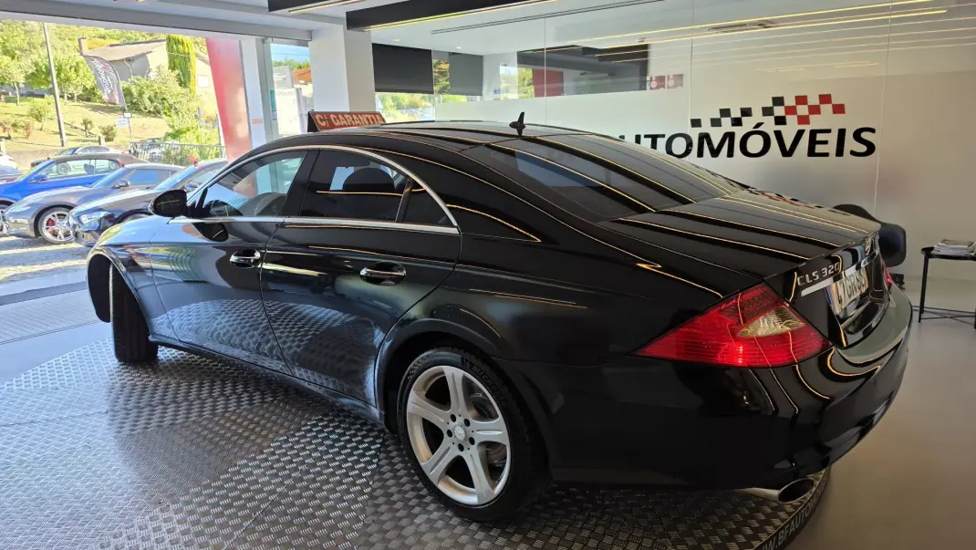 Mercedes-Benz CLS 320 2008 - 12900 EUR, 314479 km - 314479km - foto 24 de 60