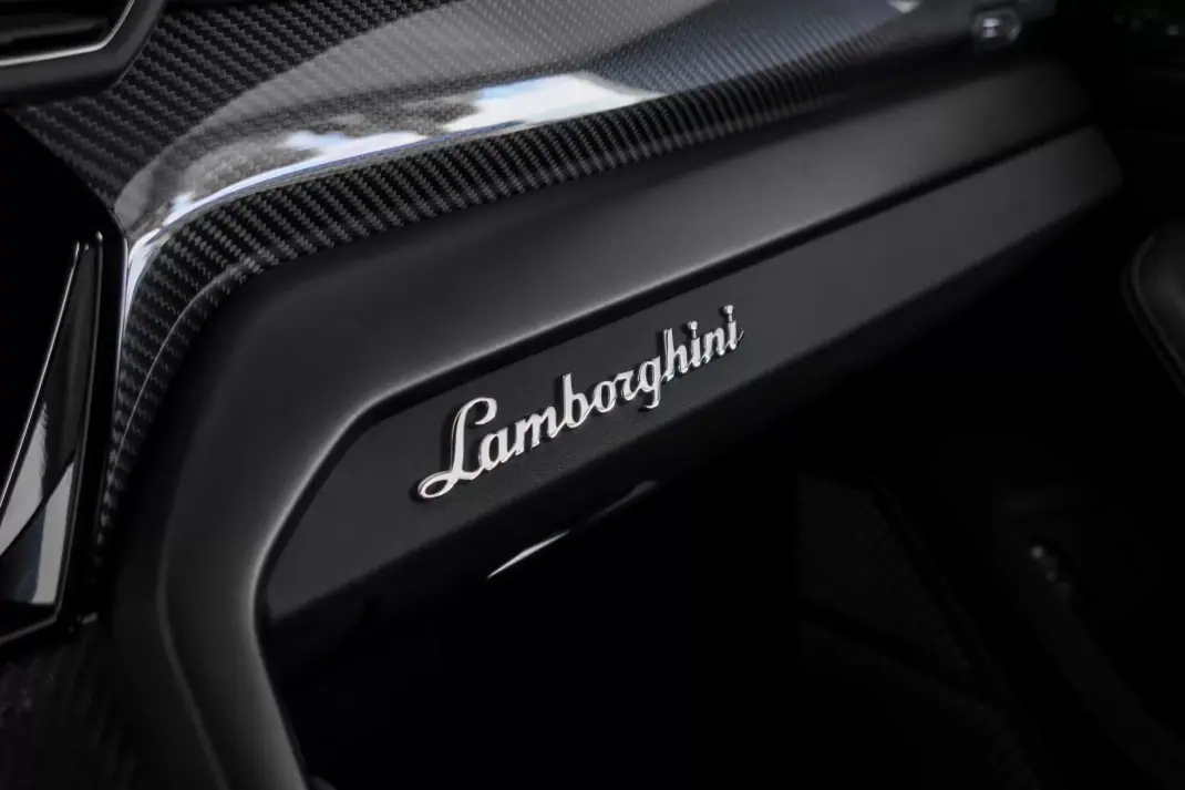 Lamborghini Urus 2022 - 295000 EUR, 44172 km - AUTO.MOTO.pt - 44172km - foto 21 de 26