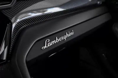 Lamborghini Urus 2022 - 295000 EUR, 44172 km - AUTO.MOTO.pt - 44172km - foto 21 de 26