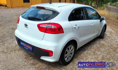 Kia Rio 2016 - 9450 EUR, 58085 km - AUTO.MOTO.pt - 58085km - foto 5 de 27