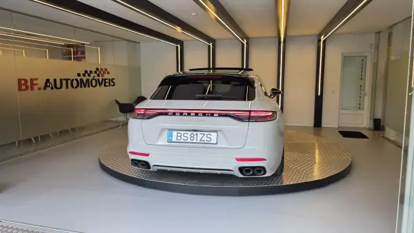 Porsche Panamera Sport Turismo 2024 - 119900 EUR, 45564 km - AUTO.MOTO.pt - 45564km - foto 17 de 63