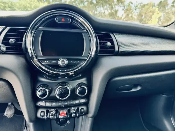 MINI 3 Portas 2017 - 14990 EUR, 95000 km - AUTO.MOTO.pt - 95000km - foto 19 de 32