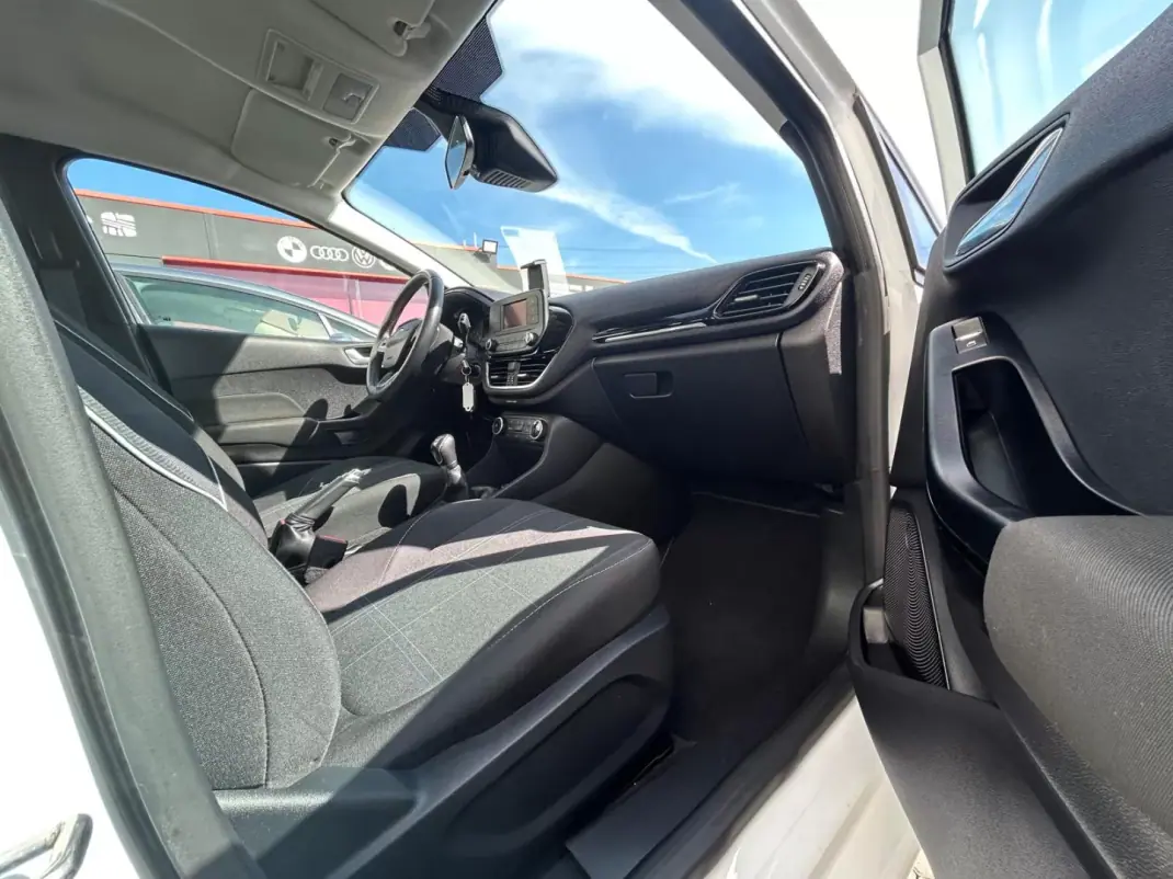 Ford Fiesta 2018 - 13500 EUR, 60152 km - AUTO.MOTO.pt - 60152km - foto 22 de 22