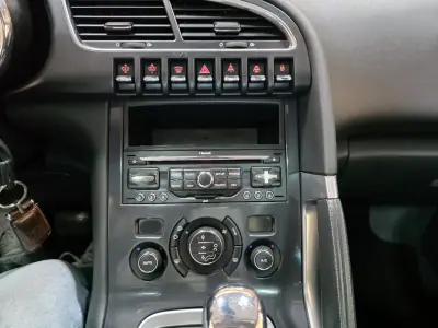 Peugeot 3008 2010 - 7990 EUR, 220000 km - AUTO.MOTO.pt - 220000km - foto 5 de 20