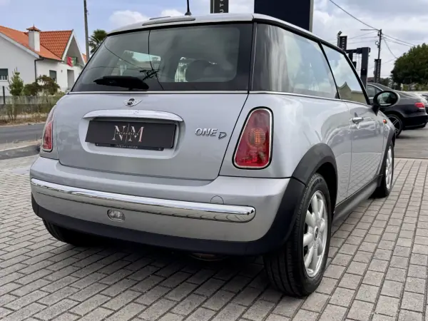 MINI 3 Portas 2003 - 5500 EUR, 299000 km - AUTO.MOTO.pt - 299000km - foto 6 de 19
