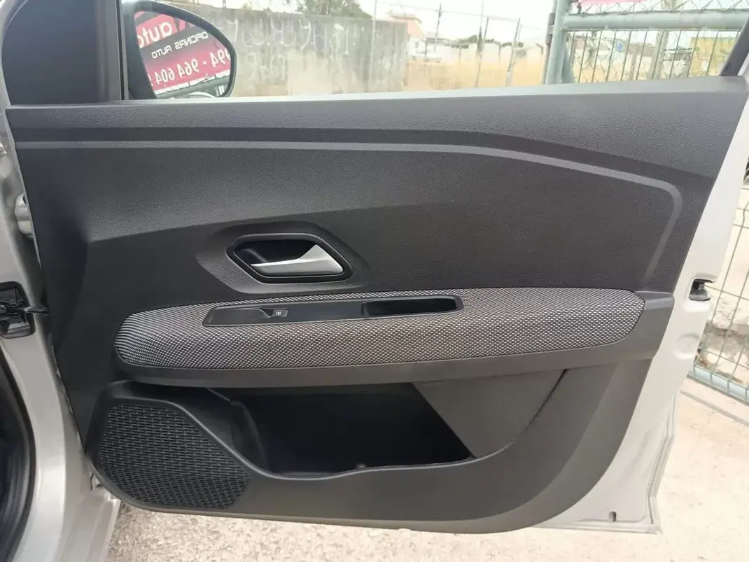 Dacia Sandero 2023 - 14900 EUR, 64868 km - 64868km - foto 14 de 31