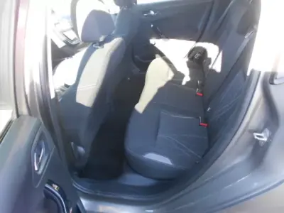 Peugeot 208 2013 - 9900 EUR, 99398 km - AUTO.MOTO.pt - 99398km - foto 9 de 12