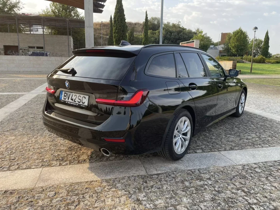 BMW 320 2022 - 34900 EUR, 136000 km - AUTO.MOTO.pt - 136000km - foto 5 de 14