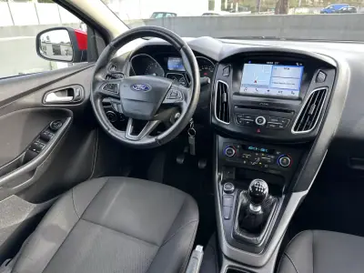 Ford Focus 2017 - 9900 EUR, 190000 km - AUTO.MOTO.pt - 190000km - foto 37 de 50