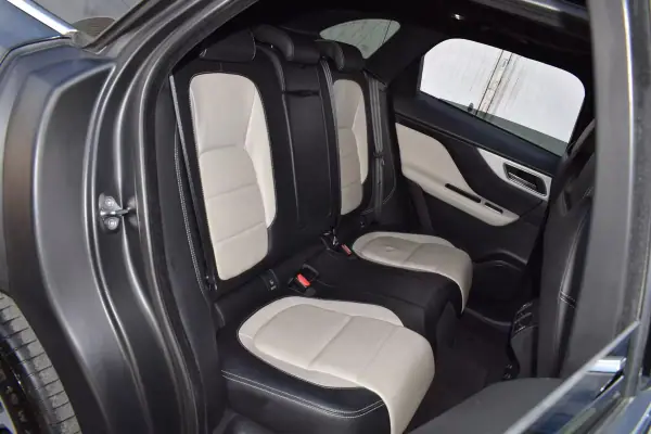 Jaguar F-Pace 2017 - 22500 EUR, 145545 km - AUTO.MOTO.pt - 145545km - foto 36 de 57