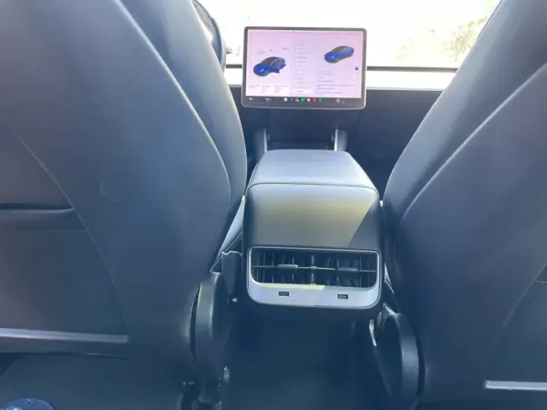 Tesla Model 3 2019 - 21900 EUR, 144900 km - AUTO.MOTO.pt - 144900km - foto 16 de 27