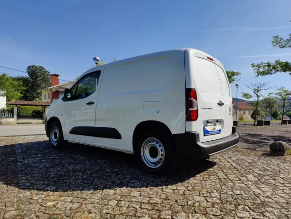 Peugeot Partner 1.5 BlueHDi Pro Standard 2021 - 13990 EUR, 113662 km - AUTO.MOTO.pt - 113662km - foto 4 de 10