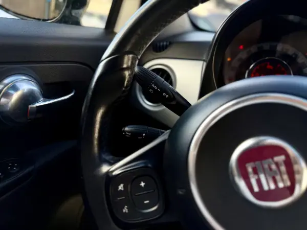 Fiat 500 2021 - 10950 EUR, 130000 km - AUTO.MOTO.pt - 130000km - foto 19 de 30