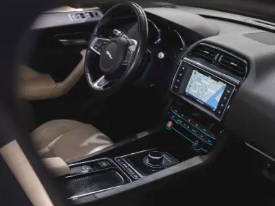 Jaguar F-Pace 2018 - 21490 EUR, 97465 km - 97465km - foto 19 de 26