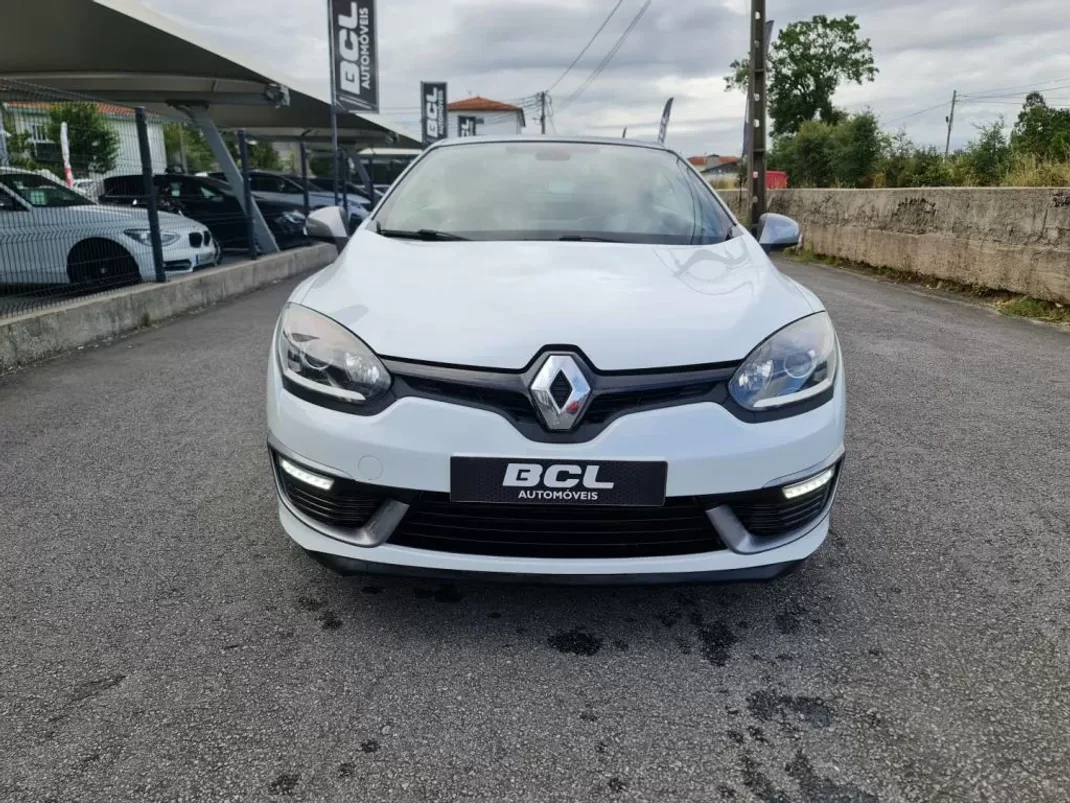 Renault Mégane Cabrio 2015 - 14990 EUR, 195000 km - AUTO.MOTO.pt - 195000km - foto 2 de 43