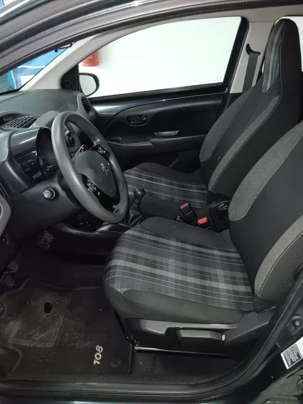 Peugeot 108 2019 - 9750 EUR, 95127 km - AUTO.MOTO.pt - 95127km - foto 8 de 12