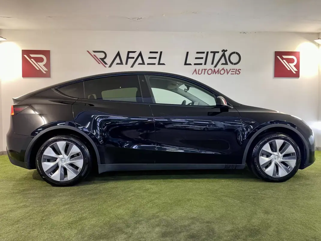 Tesla Model Y 2024 - 38500 EUR, 68000 km - AUTO.MOTO.pt - 68000km - foto 7 de 43