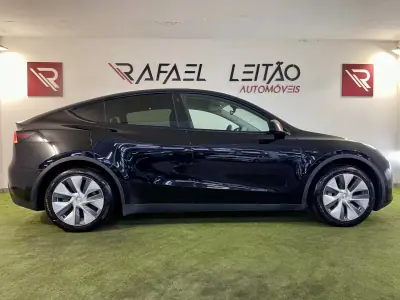 Tesla Model Y 2024 - 38500 EUR, 68000 km - AUTO.MOTO.pt - 68000km - foto 7 de 43