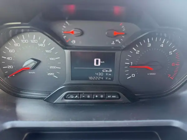 Peugeot Partner 1.5 BlueHDI Premium Standard 3L 2020 - 12900 EUR, 181549 km - AUTO.MOTO.pt - 181549km - foto 3 de 10