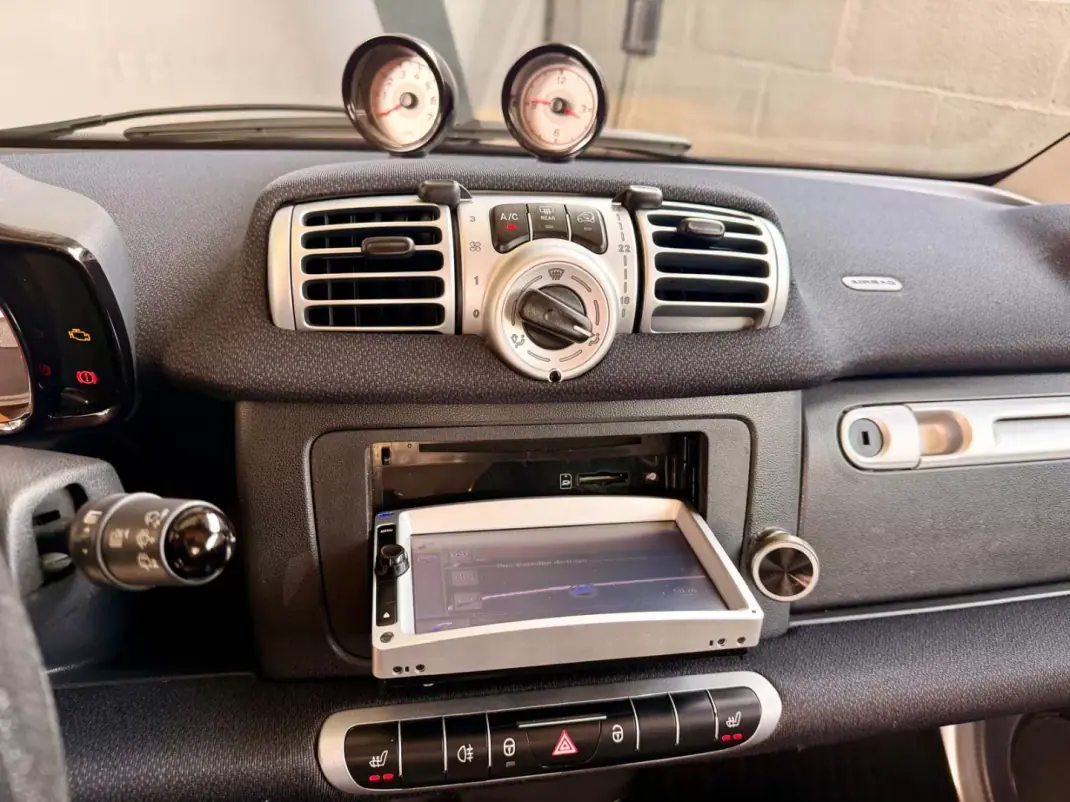Smart ForTwo Coupé 2014 - 9490 EUR, 85137 km - AUTO.MOTO.pt - 85137km - foto 12 de 15