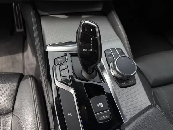 BMW 520 2019 - 28500 EUR, 146000 km - AUTO.MOTO.pt - 146000km - foto 11 de 21
