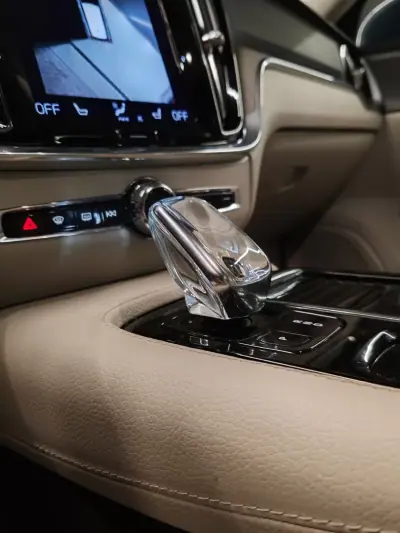 Volvo V60 2021 - 29750 EUR, 109907 km - AUTO.MOTO.pt - 109907km - foto 13 de 17