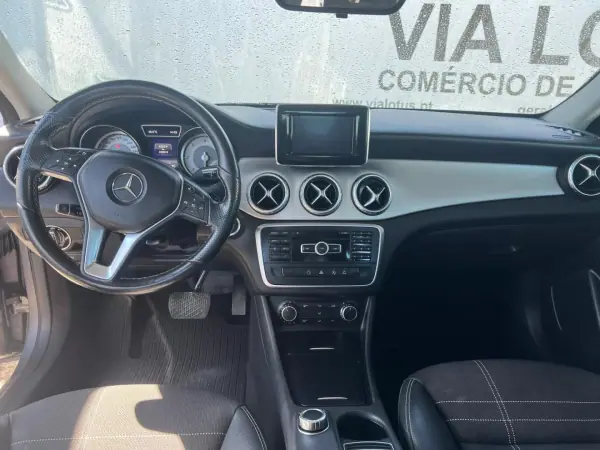 Mercedes-Benz GLA 200 2015 - 21750 EUR, 192000 km - AUTO.MOTO.pt - 192000km - foto 11 de 14