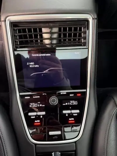 Porsche Panamera 2017 - 58990 EUR, 114000 km - AUTO.MOTO.pt - 114000km - foto 21 de 39